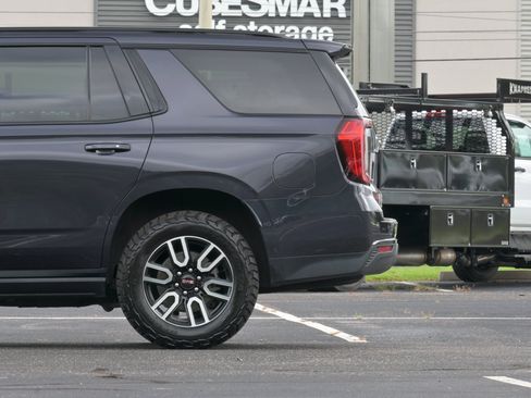 Used 2023 GMC Yukon AT4 w/ AT4 Premium Package AWD/4WD image 6