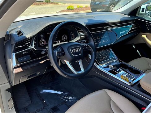 Used 2019 Audi Q8 Premium Plus w/ Premium Plus AWD/4WD image 13