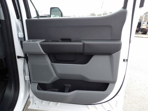 Used 2024 Ford F550 2WD Crew Cab Super Duty image 34