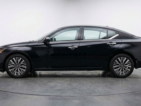 Used 2025 Nissan Altima 2.5 SV image 5