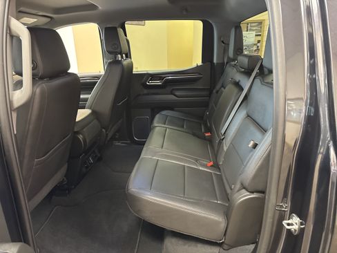 Used 2024 GMC Sierra 1500 SLT AWD/4WD image 25
