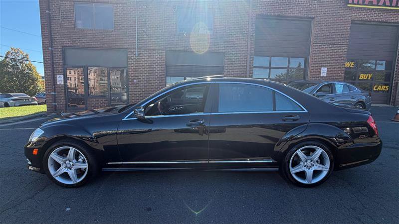 Used 2011 Mercedes-Benz S 550 4MATIC w/ Sport & Premium Pkgs image 19