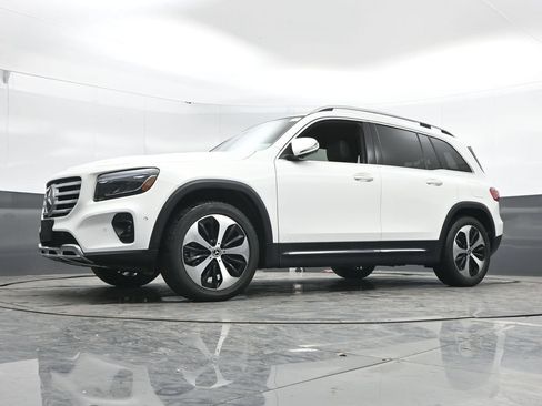 Used 2025 Mercedes-Benz GLB 250 4MATIC image 46