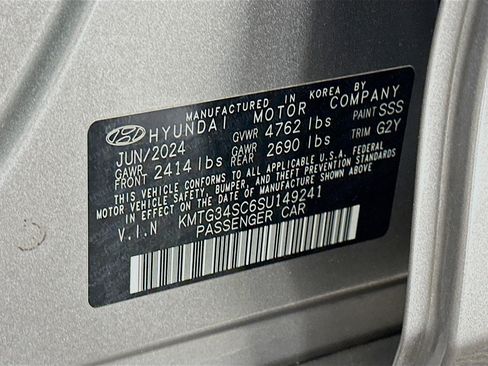 Used 2025 Genesis G70 2.5T image 12