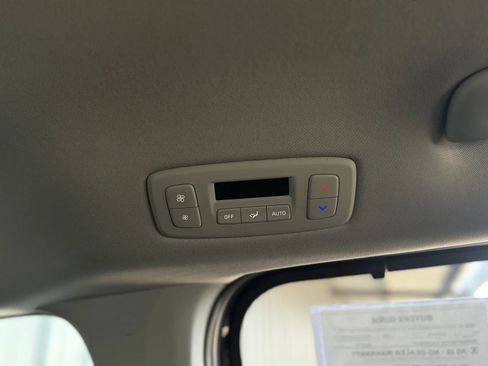 Used 2024 Kia Carnival EX FWD image 40