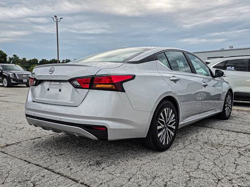 Used 2025 Nissan Altima 2.5 SV FWD image 6