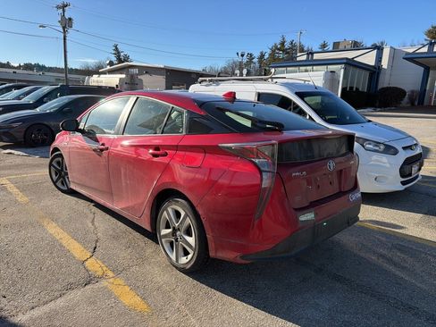 Used 2017 Toyota Prius Four image 2