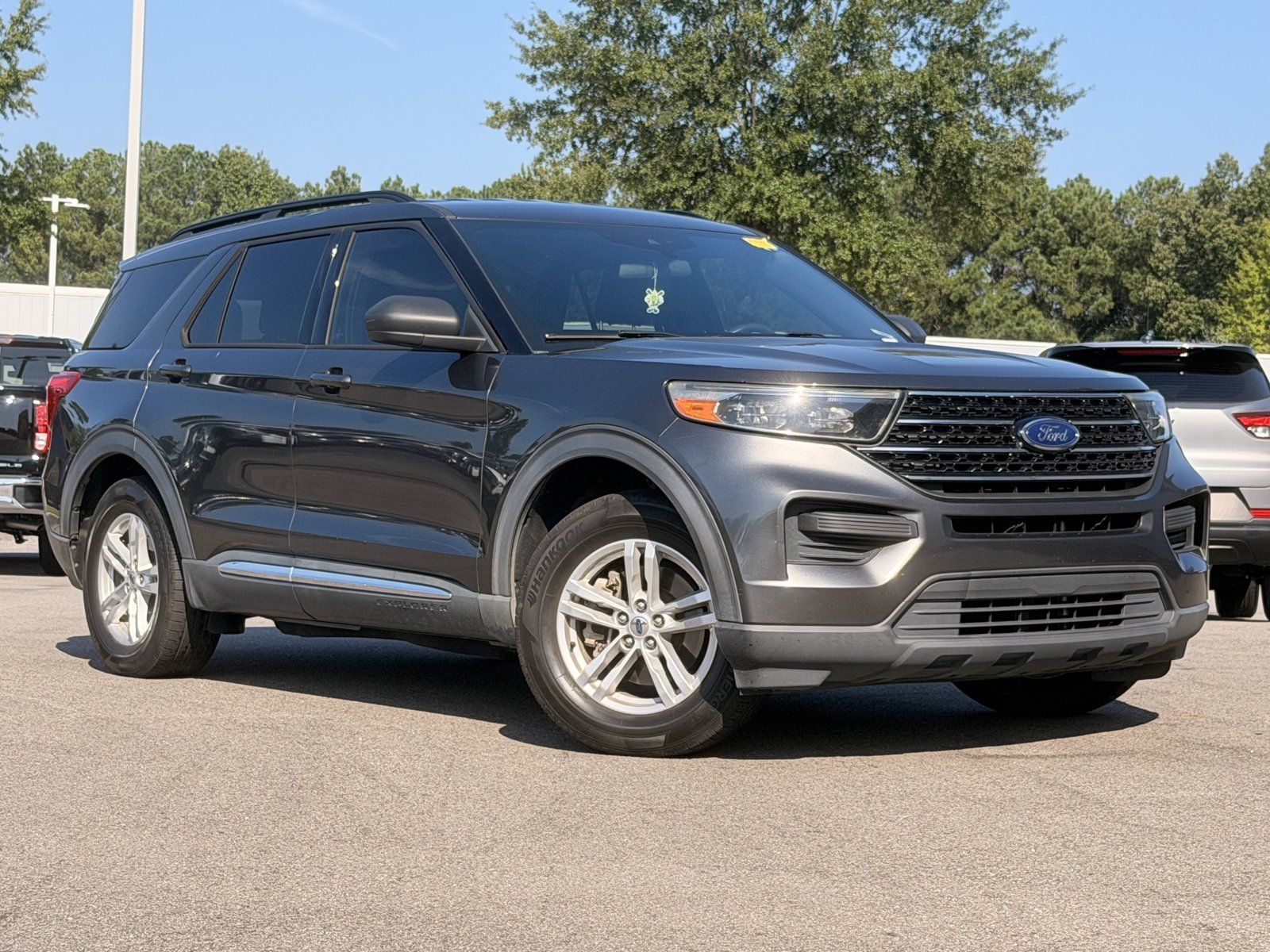 Used 2020 Ford Explorer XLT RWD image 2