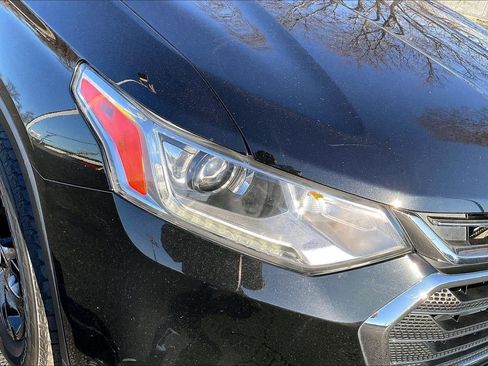 Used 2020 Chevrolet Traverse LT FWD image 25