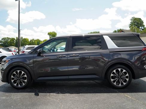 Used 2024 Kia Carnival EX FWD image 25