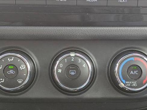 Used 2014 Toyota Corolla L image 13