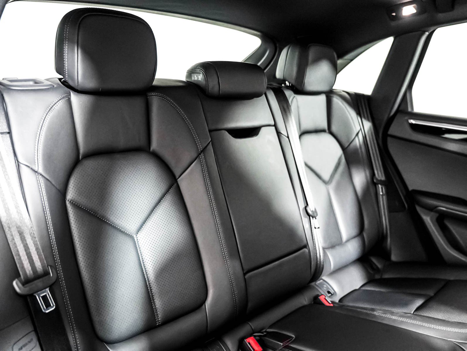 Certified 2023 Porsche Macan S AWD/4WD image 6