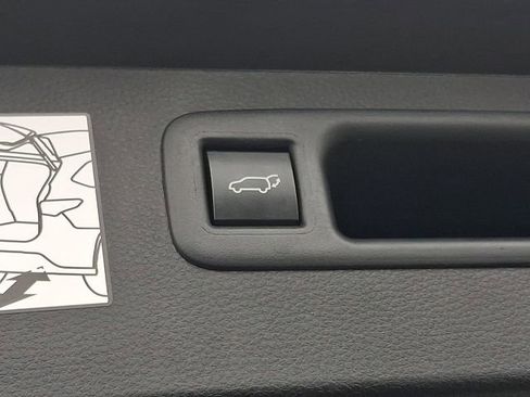 Used 2024 Toyota Highlander XLE image 32