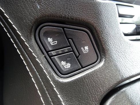 Used 2019 Chevrolet Suburban Premier w/ Premier Plus Edition AWD/4WD image 19