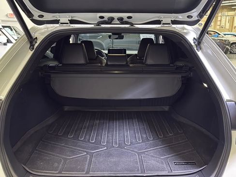 Used 2022 Toyota Venza XLE image 21