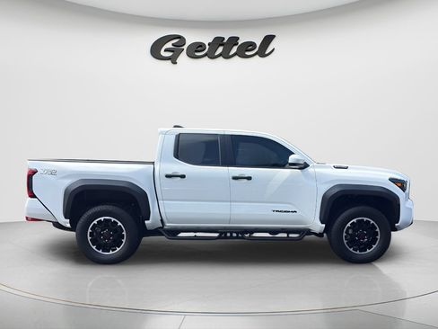 Used 2025 Toyota Tacoma TRD Off-Road AWD/4WD image 4