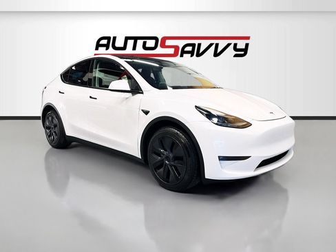 Used 2025 Tesla Model Y Long Range AWD/4WD image 1