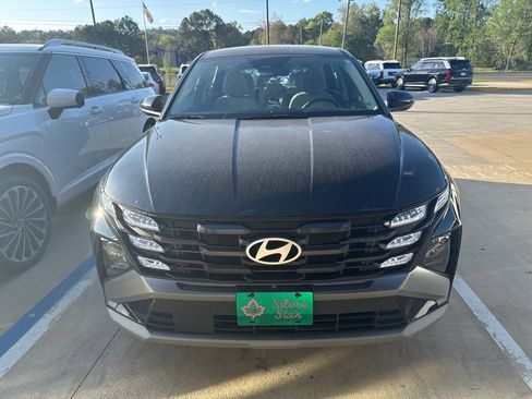 Certified 2025 Hyundai Tucson SE image 2