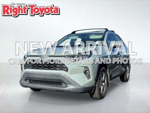 Used 2020 Toyota RAV4 XLE w/ Convenience Package FWD image 1