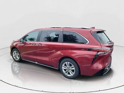 Used 2023 Toyota Sienna Limited AWD/4WD image 5