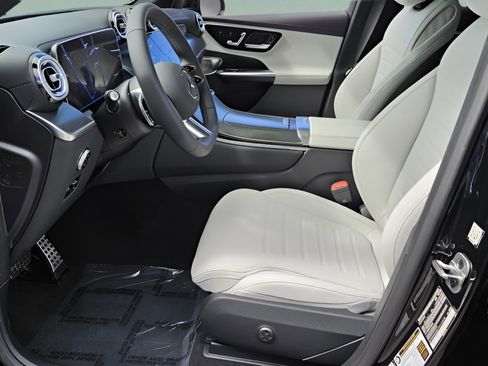 New 2026 Mercedes-Benz GLC 300 image 9