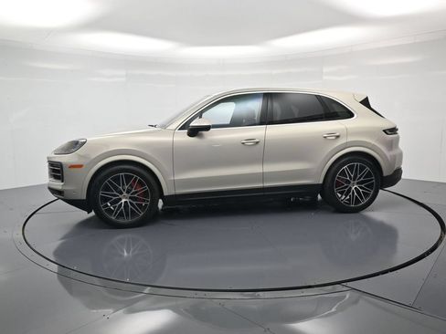 Used 2026 Porsche Cayenne S AWD/4WD image 2