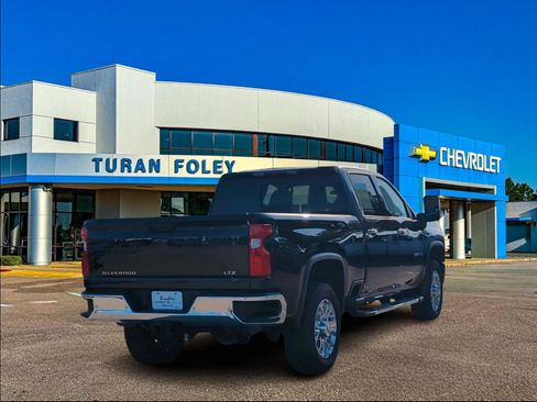 Used 2024 Chevrolet Silverado 2500 LTZ w/ LTZ Convenience Package image 5