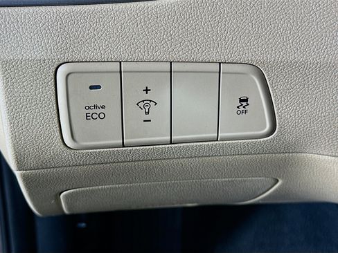 Used 2013 Hyundai Elantra GLS w/ Preferred Pkg FWD image 16