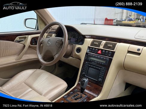 Used 2001 Mercedes-Benz E 430 4MATIC Sedan image 10