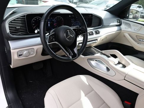 Used 2025 Mercedes-Benz GLS 450 4MATIC image 19