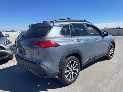 Used 2025 Toyota Corolla Cross XLE w/ Convenience Package image 3