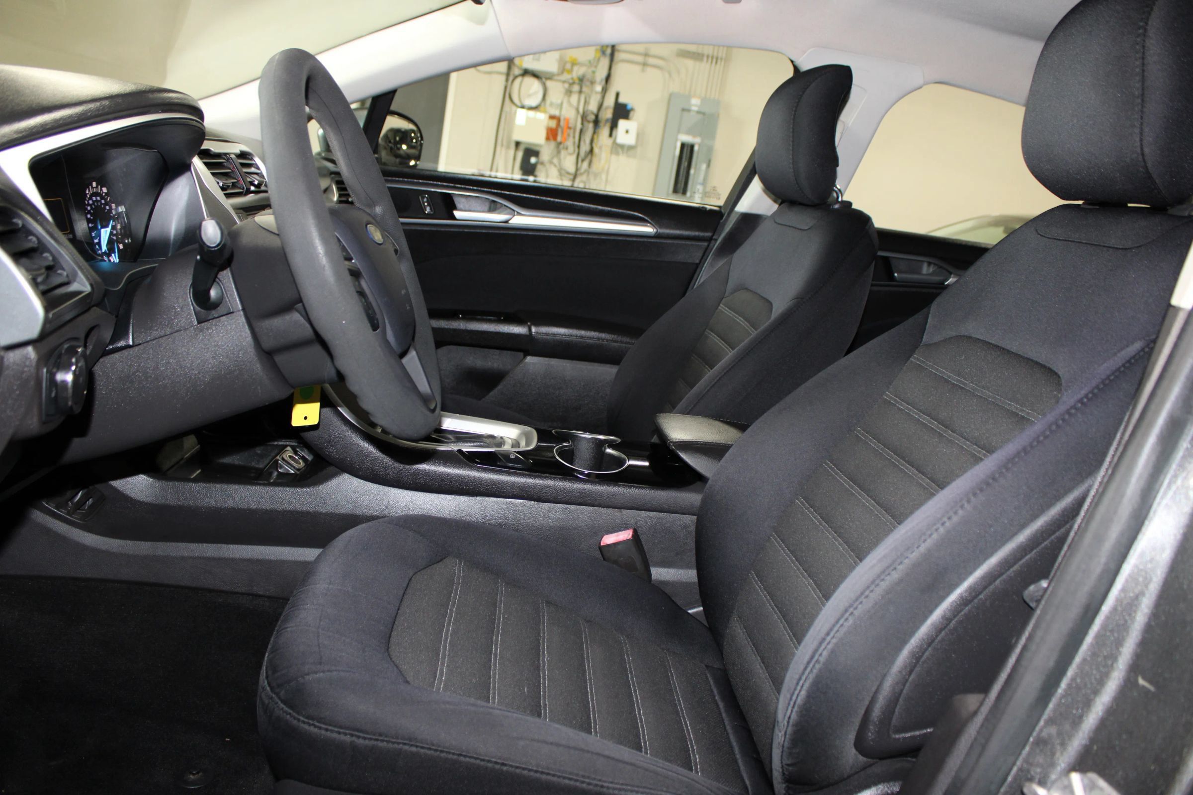 Used 2014 Ford Fusion SE FWD image 19