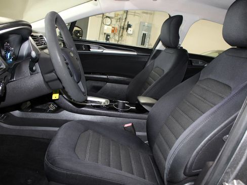 Used 2014 Ford Fusion SE FWD image 19