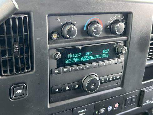 Used 2025 Chevrolet Express 3500 LT w/ LT Preferred Equipment Group RWD image 23
