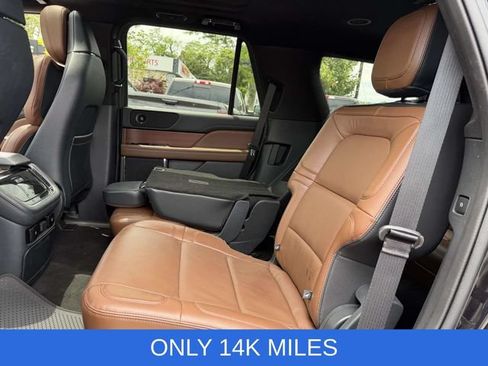 Used 2023 Lincoln Navigator Reserve w/ Monochromatic Package AWD/4WD image 14
