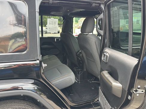 Used 2024 Jeep Wrangler Unlimited Sahara w/ Safety Group AWD/4WD image 26