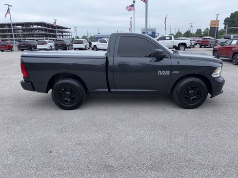 Used 2017 RAM 1500 Express RWD image 6