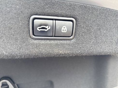 Used 2018 Genesis G90 3.3T Premium image 21