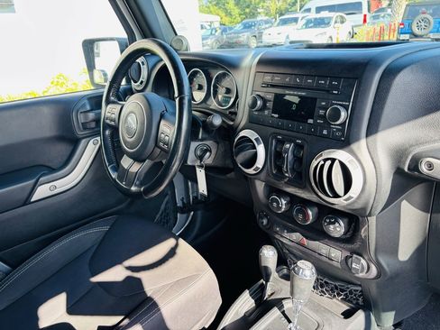 Used 2014 Jeep Wrangler Unlimited Sahara w/ Connectivity Group image 26