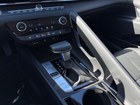 Certified 2023 Hyundai Elantra Limited FWD image 13