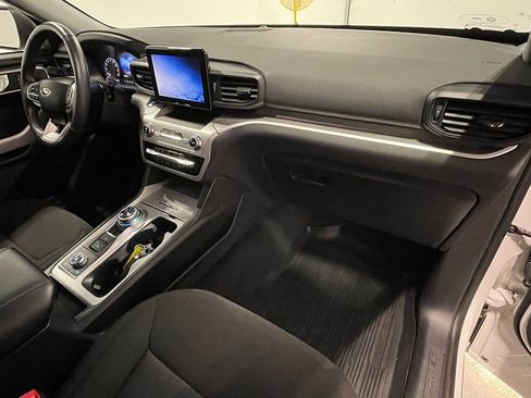 Used 2022 Ford Explorer XLT image 27
