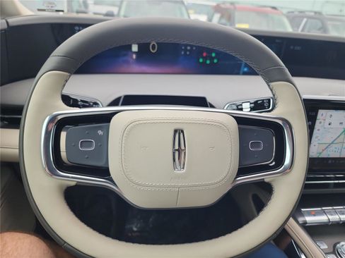 New 2025 Lincoln Nautilus Premier image 31