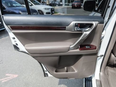 Used 2018 Lexus GX 460 Premium AWD/4WD image 31