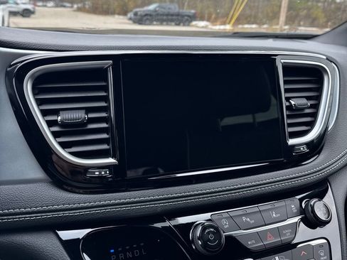New 2026 Chrysler Pacifica Limited image 23