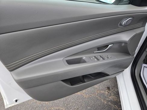 Used 2025 Hyundai Elantra Sport FWD image 34