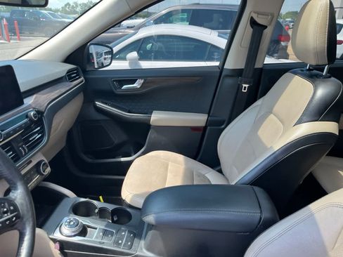 Used 2020 Ford Escape Titanium AWD/4WD image 27