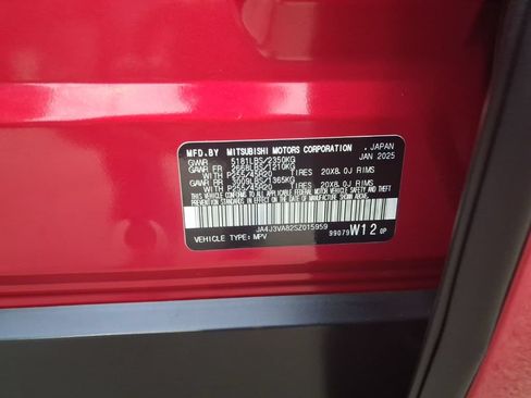 Used 2025 Mitsubishi Outlander SE FWD image 3