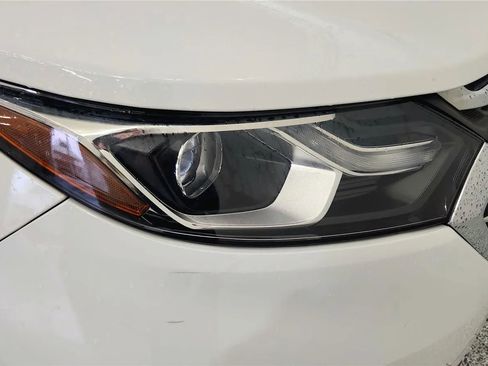 Used 2018 Chevrolet Equinox Premier image 14