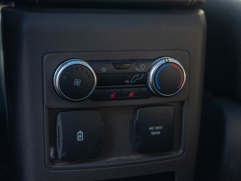 Used 2020 Ford Explorer Platinum image 25