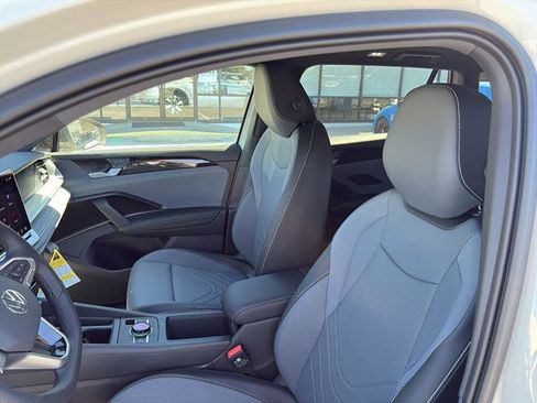 New 2026 Volkswagen Tiguan SE R-Line image 14